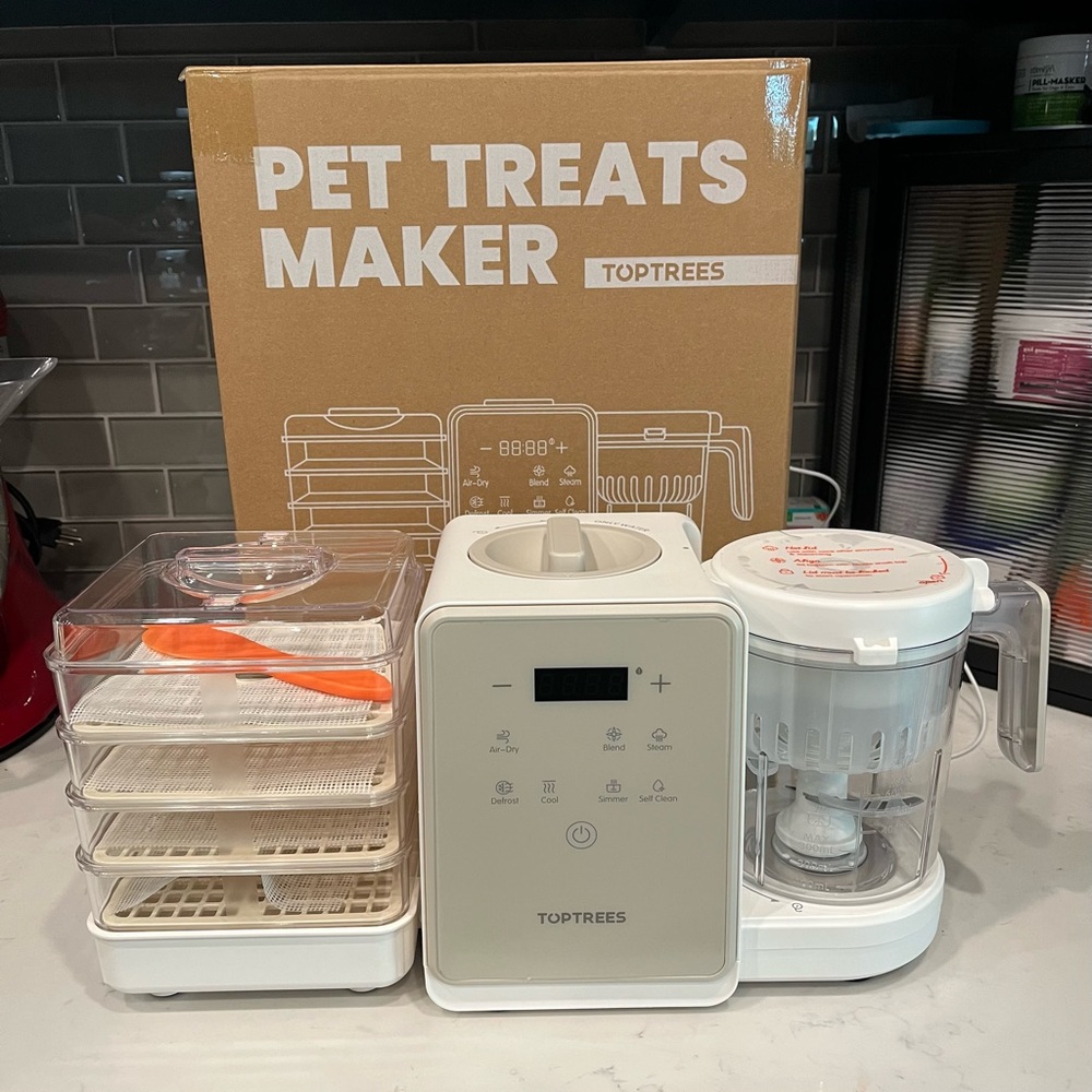 TopTrees Pet Treats Maker (NIB)